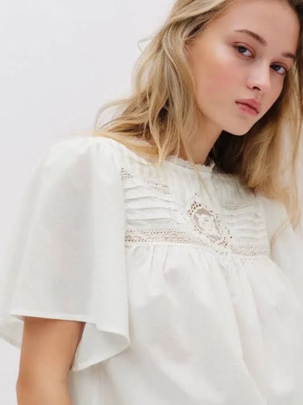 H&M Cream Lace Pintuck Flutter Sleeve Blouse